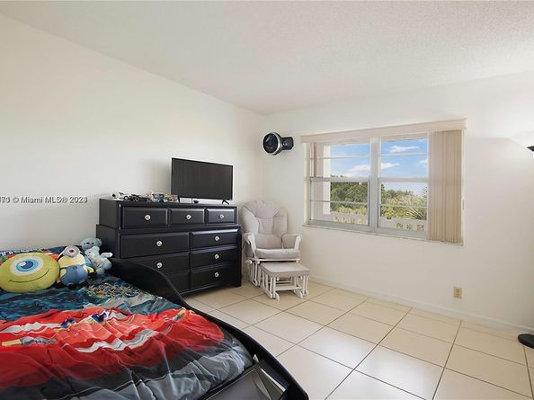 1100 NW 87th Ave 403, Coral Springs FL 33071