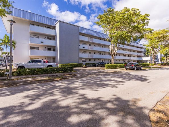 3600 NE 170th St D112, North Miami Beach FL 33160