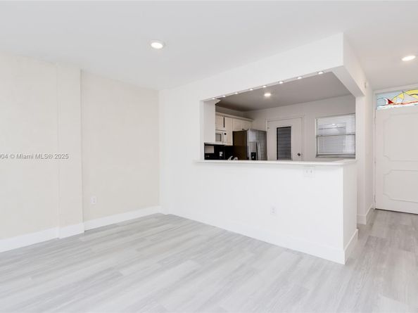 3600 NE 170th St D112, North Miami Beach FL 33160
