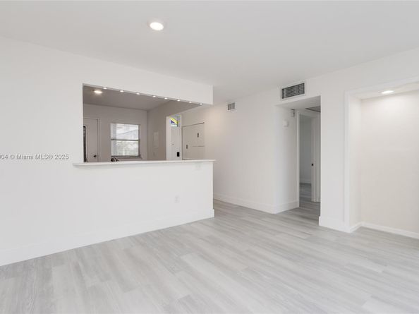 3600 NE 170th St D112, North Miami Beach FL 33160