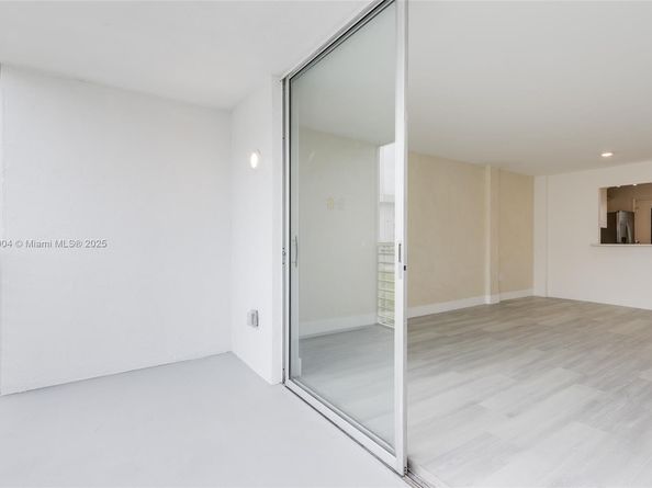 3600 NE 170th St D112, North Miami Beach FL 33160