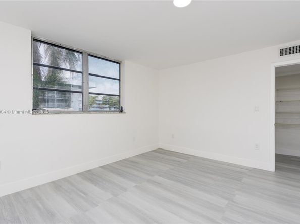3600 NE 170th St D112, North Miami Beach FL 33160