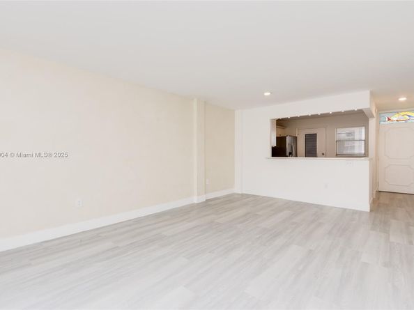 3600 NE 170th St D112, North Miami Beach FL 33160