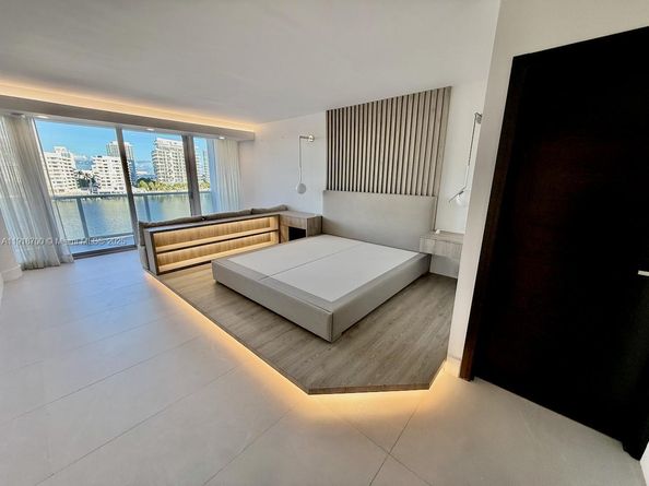 900 Bay Dr 524, Miami Beach FL 33141