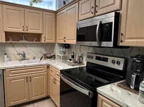 4001 Hillcrest Dr 705, Hollywood FL 33021