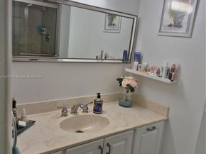 4001 Hillcrest Dr 705, Hollywood FL 33021