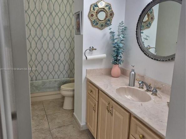 4001 Hillcrest Dr 705, Hollywood FL 33021