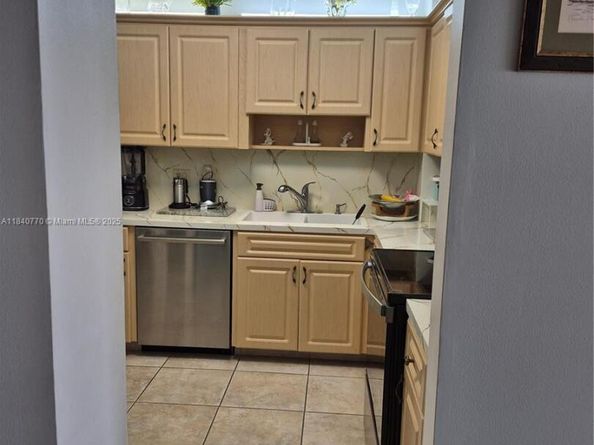 4001 Hillcrest Dr 705, Hollywood FL 33021