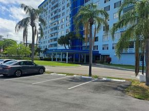 4001 Hillcrest Dr 705, Hollywood FL 33021