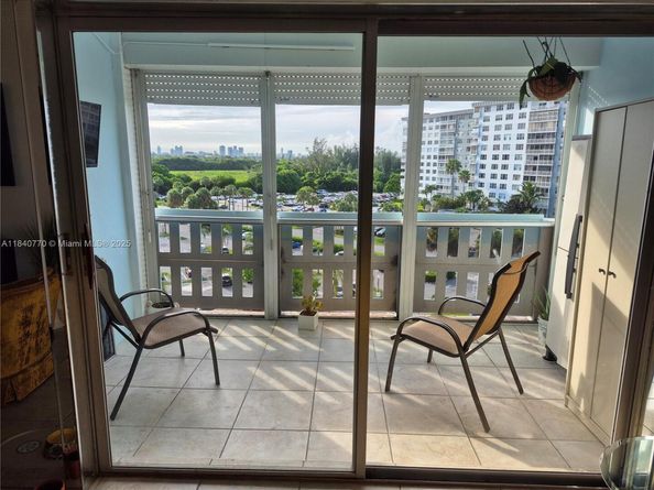 4001 Hillcrest Dr 705, Hollywood FL 33021