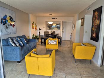 4001 Hillcrest Dr