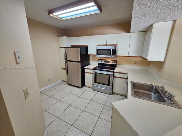 8701 Wiles Rd 305, Coral Springs FL 33067