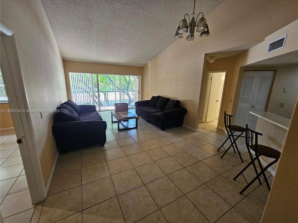 8701 Wiles Rd 305, Coral Springs FL 33067