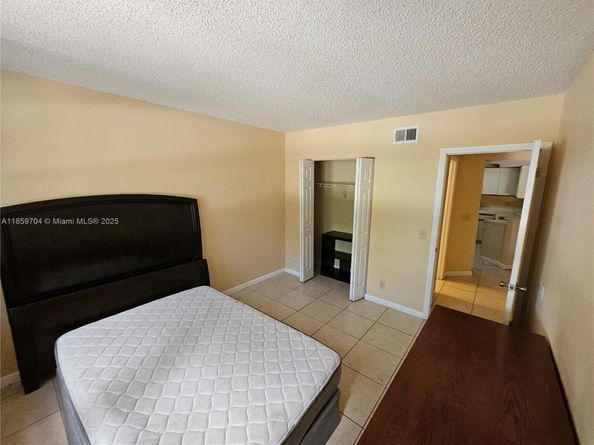 8701 Wiles Rd 305, Coral Springs FL 33067