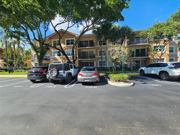 8701 Wiles Rd 305, Coral Springs FL 33067