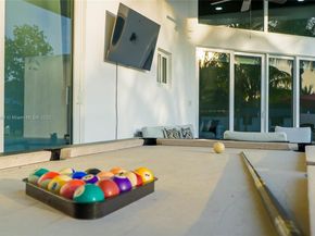 290 NW 125th Ave, Miami FL 33182