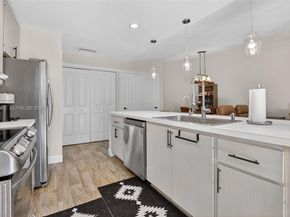 102 Sun Terrace Ct, Palm Beach Gardens FL 33403