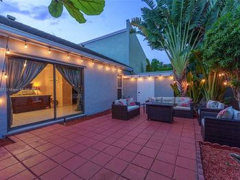 17068 Traverse Cir