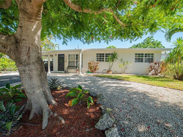 1725 SW 30th St, Fort Lauderdale FL 33315