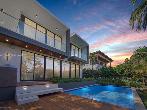 5825 Alton Rd, Miami Beach FL 33140