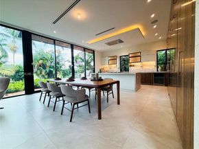 5825 Alton Rd, Miami Beach FL 33140