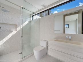 5825 Alton Rd, Miami Beach FL 33140