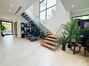 5825 Alton Rd, Miami Beach FL 33140