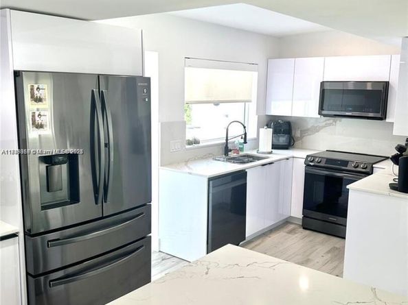1905 Alamanda Dr, North Miami FL 33181