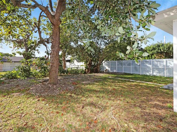 70 NE 186th Ter, Miami FL 33179