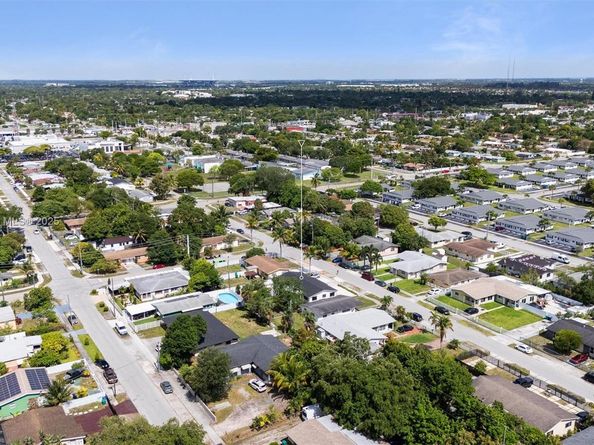 70 NE 186th Ter, Miami FL 33179