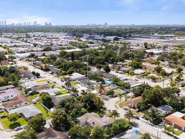 70 NE 186th Ter, Miami FL 33179