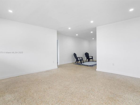 70 NE 186th Ter, Miami FL 33179