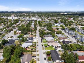 70 NE 186th Ter, Miami FL 33179