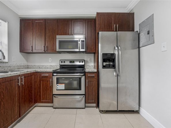 5325 SW 22nd St, West Park FL 33023