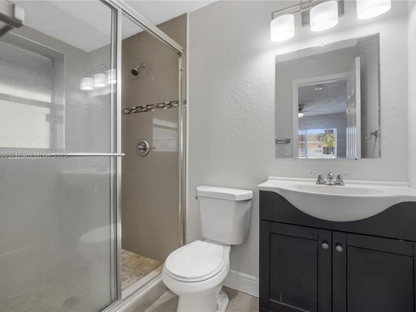 5325 SW 22nd St, West Park FL 33023