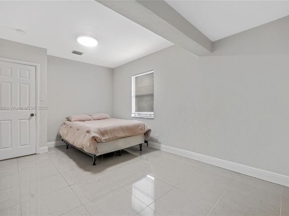 5325 SW 22nd St, West Park FL 33023