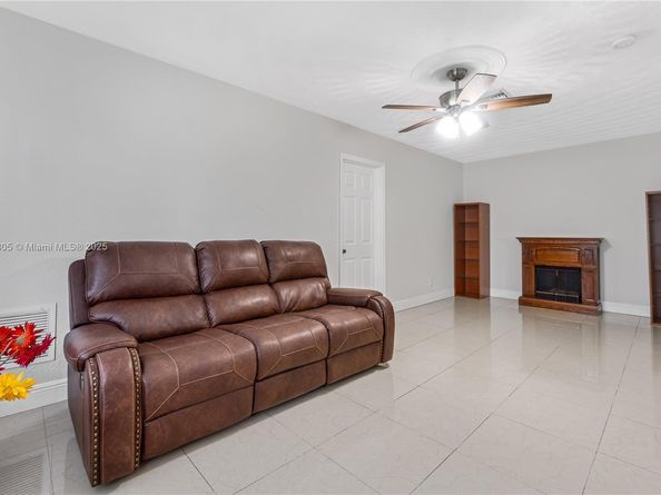 5325 SW 22nd St, West Park FL 33023
