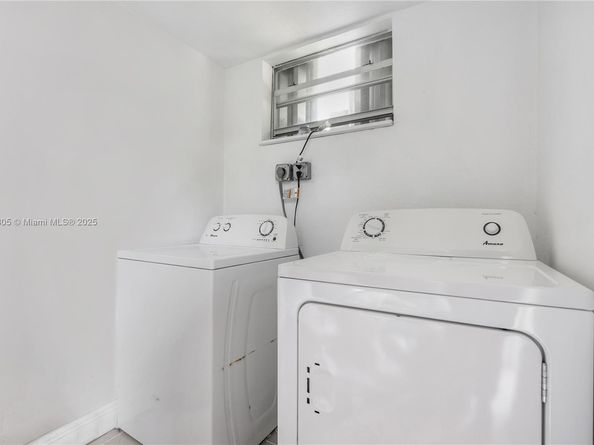 5325 SW 22nd St, West Park FL 33023