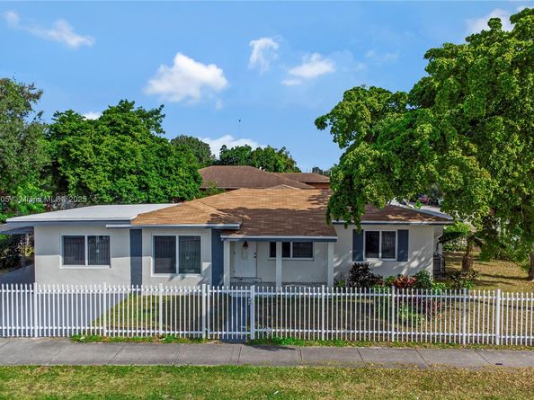 5325 SW 22nd St, West Park FL 33023