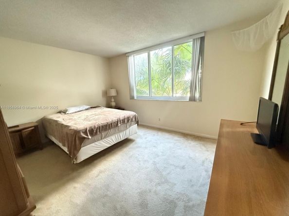 4200 Hillcrest Dr 206, Hollywood FL 33021