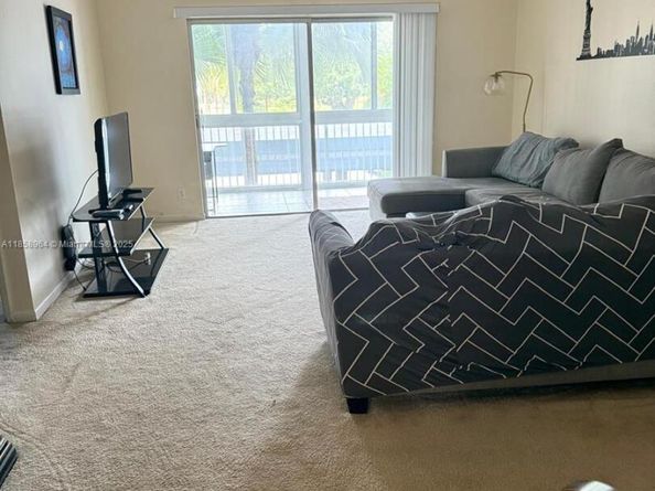 4200 Hillcrest Dr 206, Hollywood FL 33021