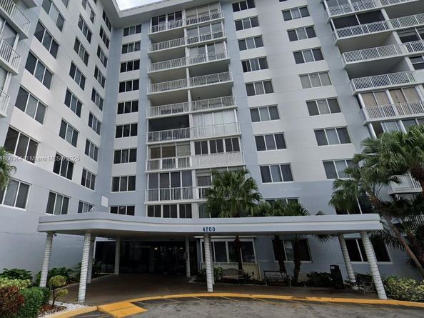 4200 Hillcrest Dr 206, Hollywood FL 33021