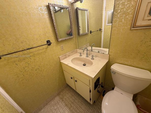4200 Hillcrest Dr 206, Hollywood FL 33021