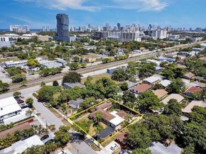 23 SW 8th CT, Hallandale Beach FL 33009