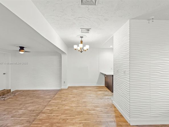 23 SW 8th CT, Hallandale Beach FL 33009