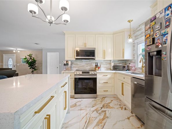 4180 NW 103rd Dr, Coral Springs FL 33065