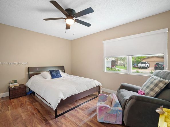 4180 NW 103rd Dr, Coral Springs FL 33065