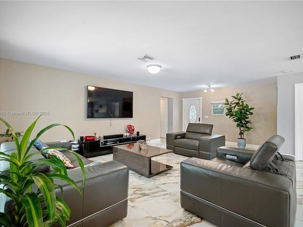 4180 NW 103rd Dr, Coral Springs FL 33065