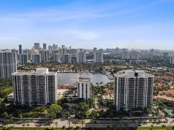 3640 Yacht Club Dr 1108, Aventura FL 33180