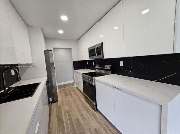 2865 NE 13th Ave, Pompano Beach FL 33064